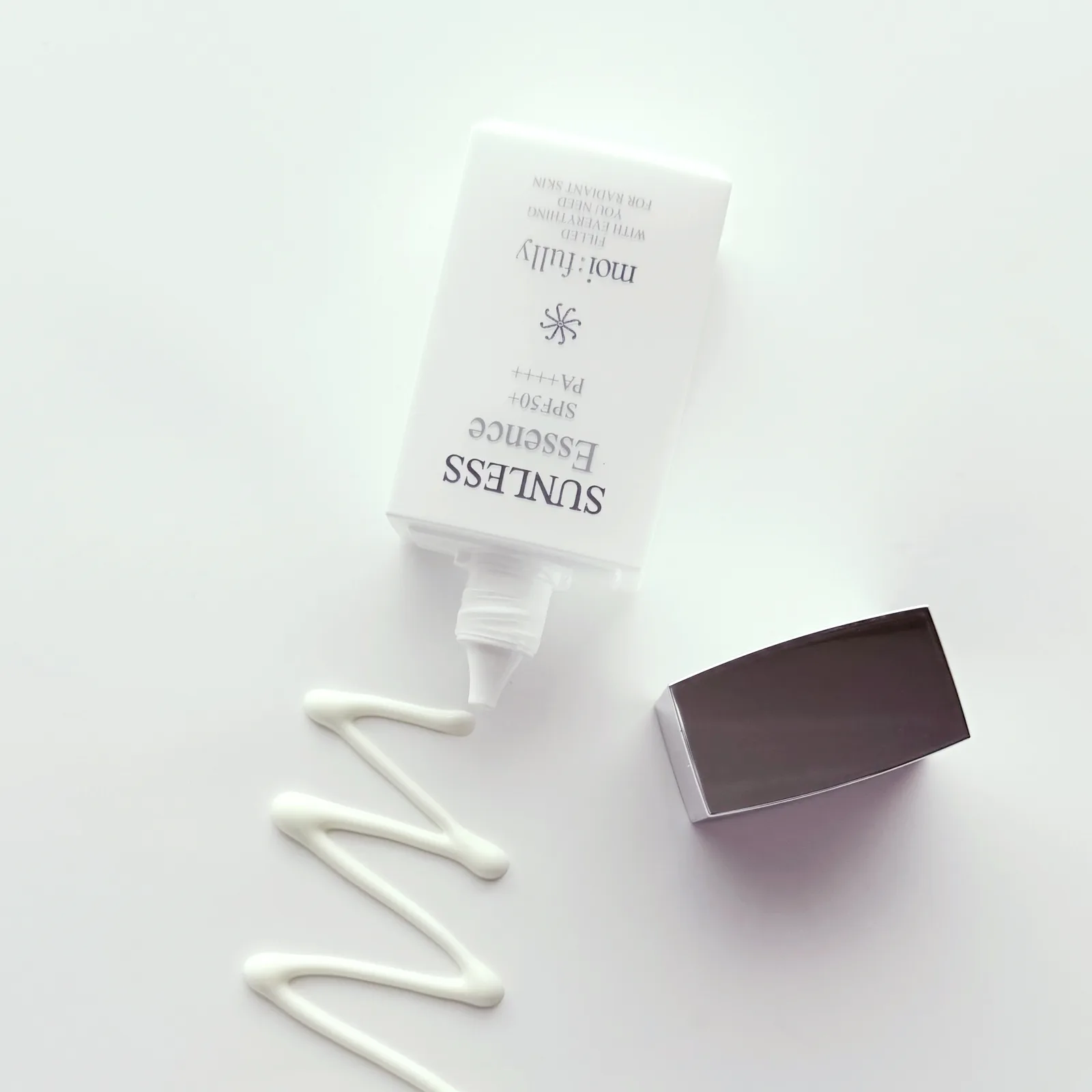 moi:fully Sunless Essence Moisture Soothing Sunscreen SPF50+ PA++++
